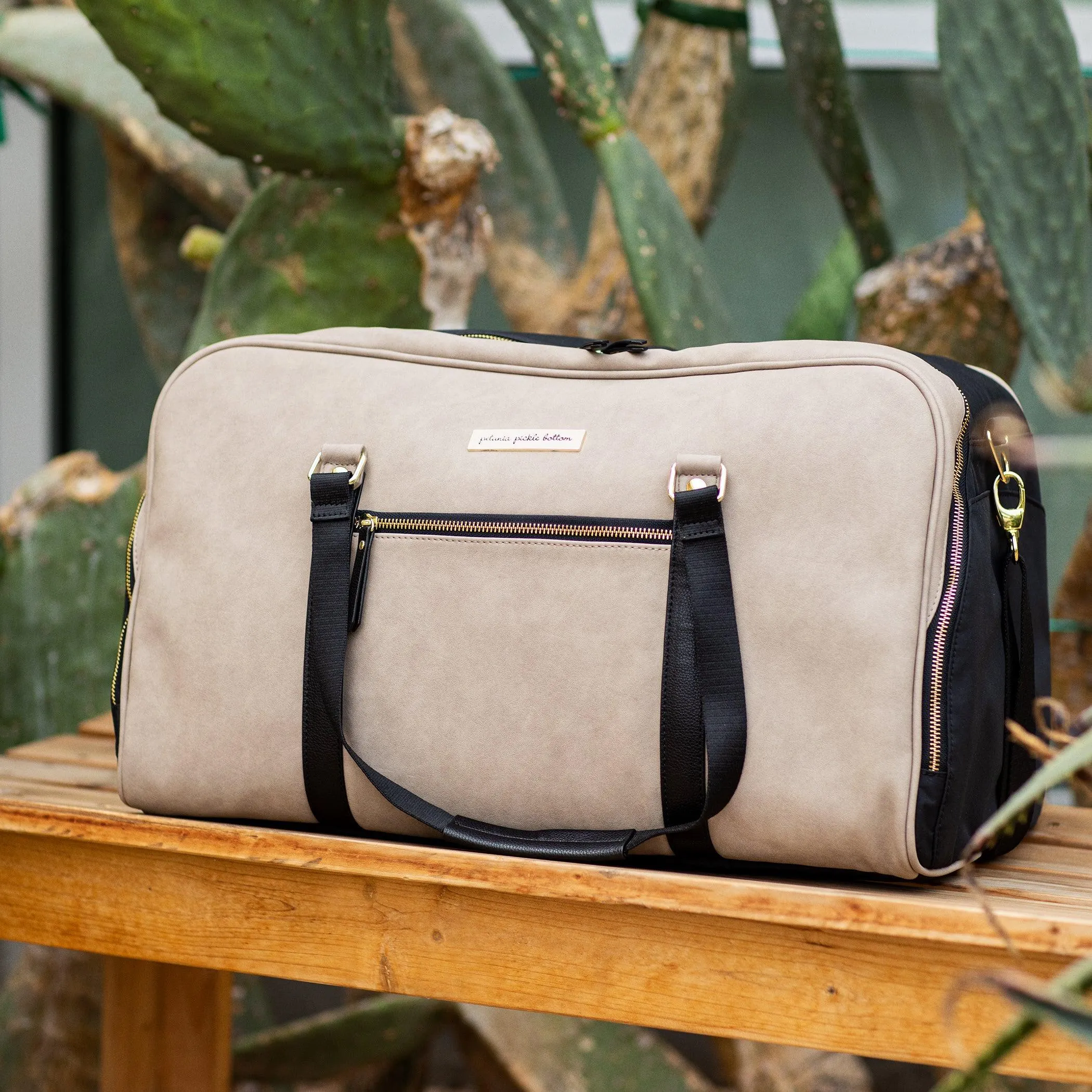 Inter-Mix Live-for-the-Weekender Travel Bag in Matte Grey / Black