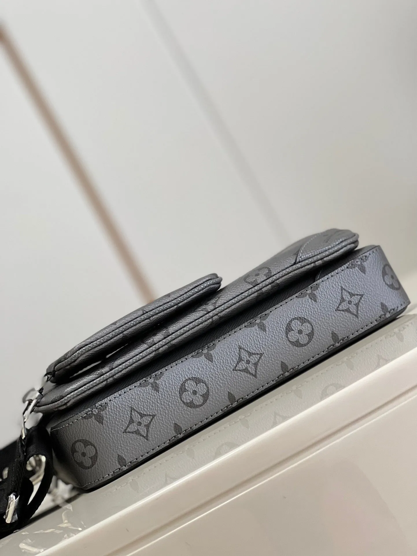 MBG032 Duo Messenger / HIGHEST QUALITY VERSION / 10.2 x 7.3 x 2 inches