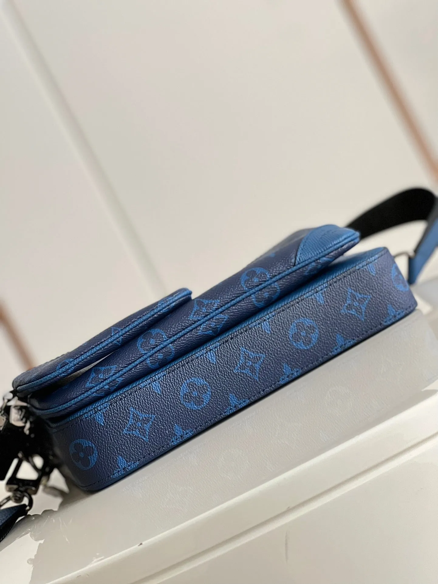 MBG032 Duo Messenger / HIGHEST QUALITY VERSION / 10.2 x 7.3 x 2 inches