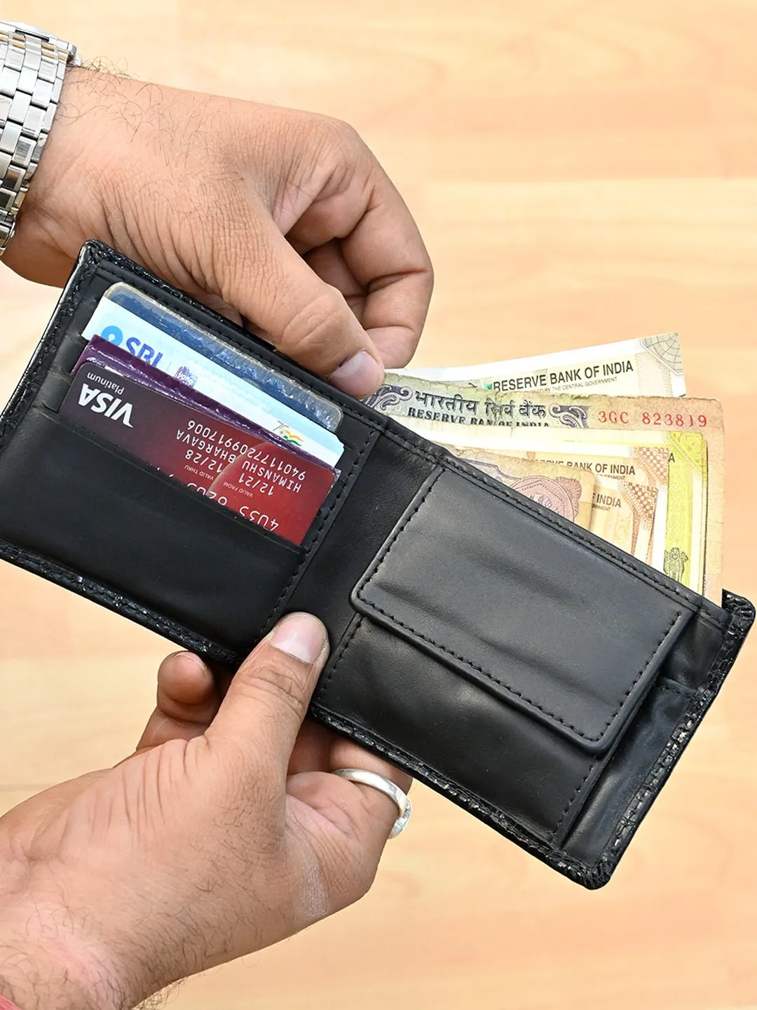 MEN BLACK TEXTURED GENUINE LEATHER WALLET