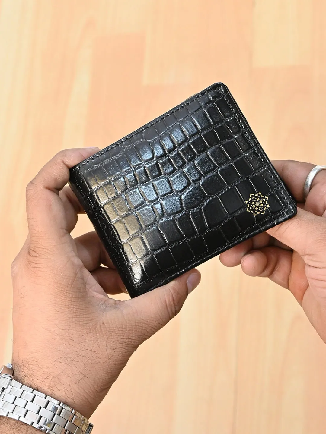 MEN BLACK TEXTURED GENUINE LEATHER WALLET