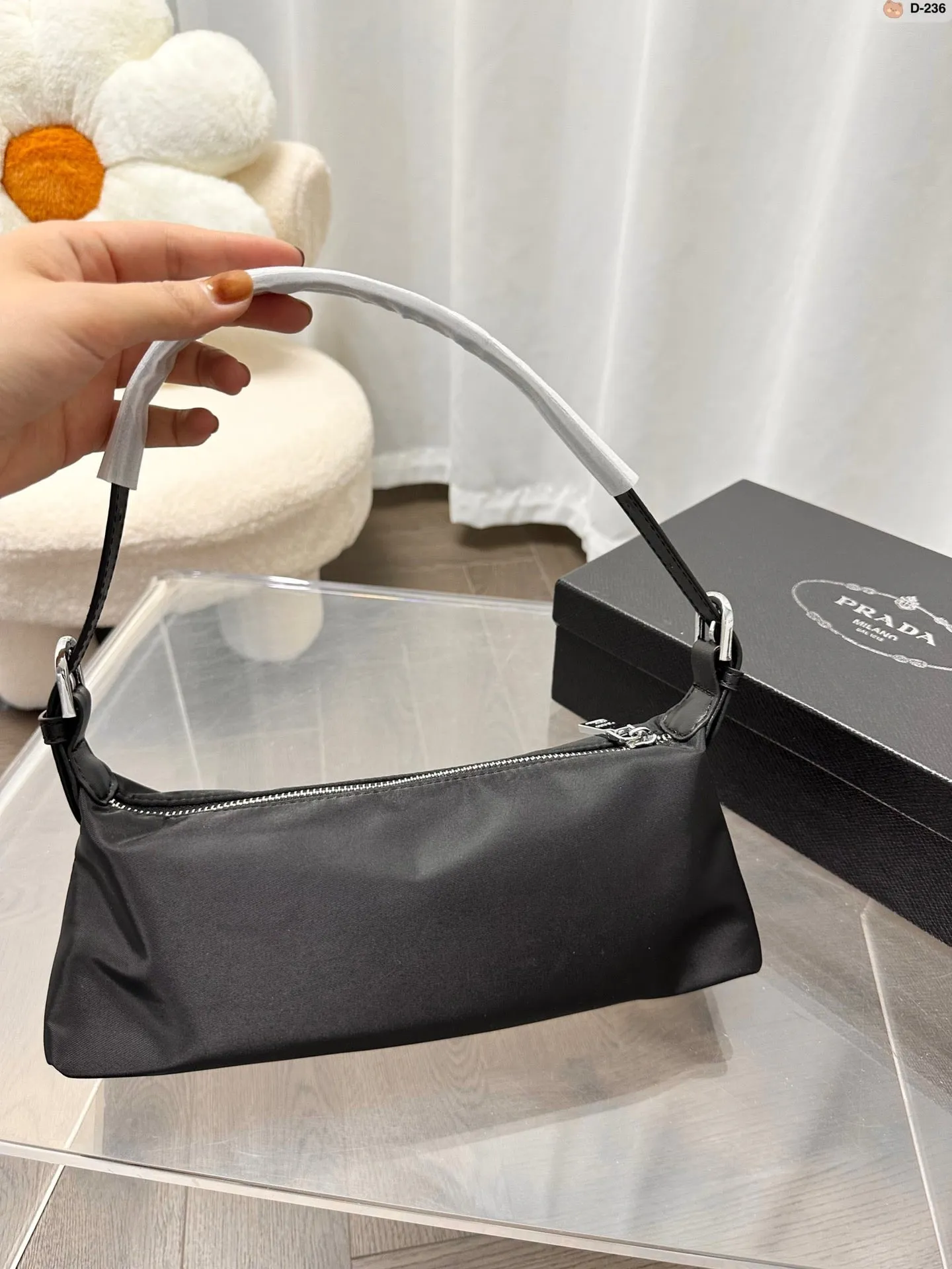 PD194 Hobo Bag / 10.6x2.7x3.9inch