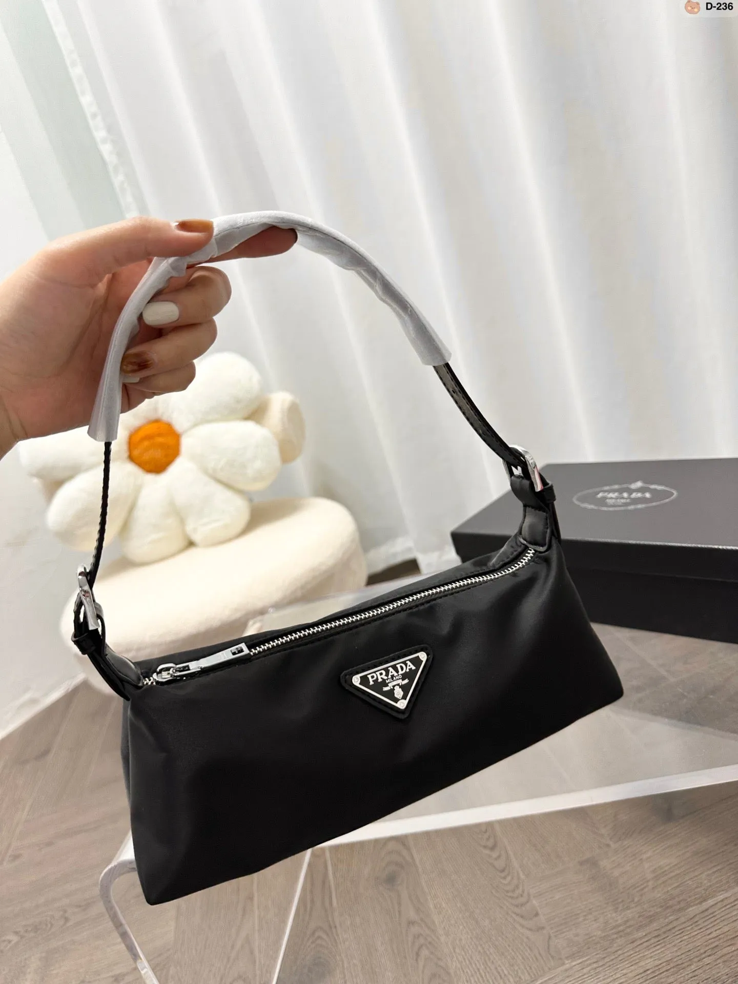 PD194 Hobo Bag / 10.6x2.7x3.9inch