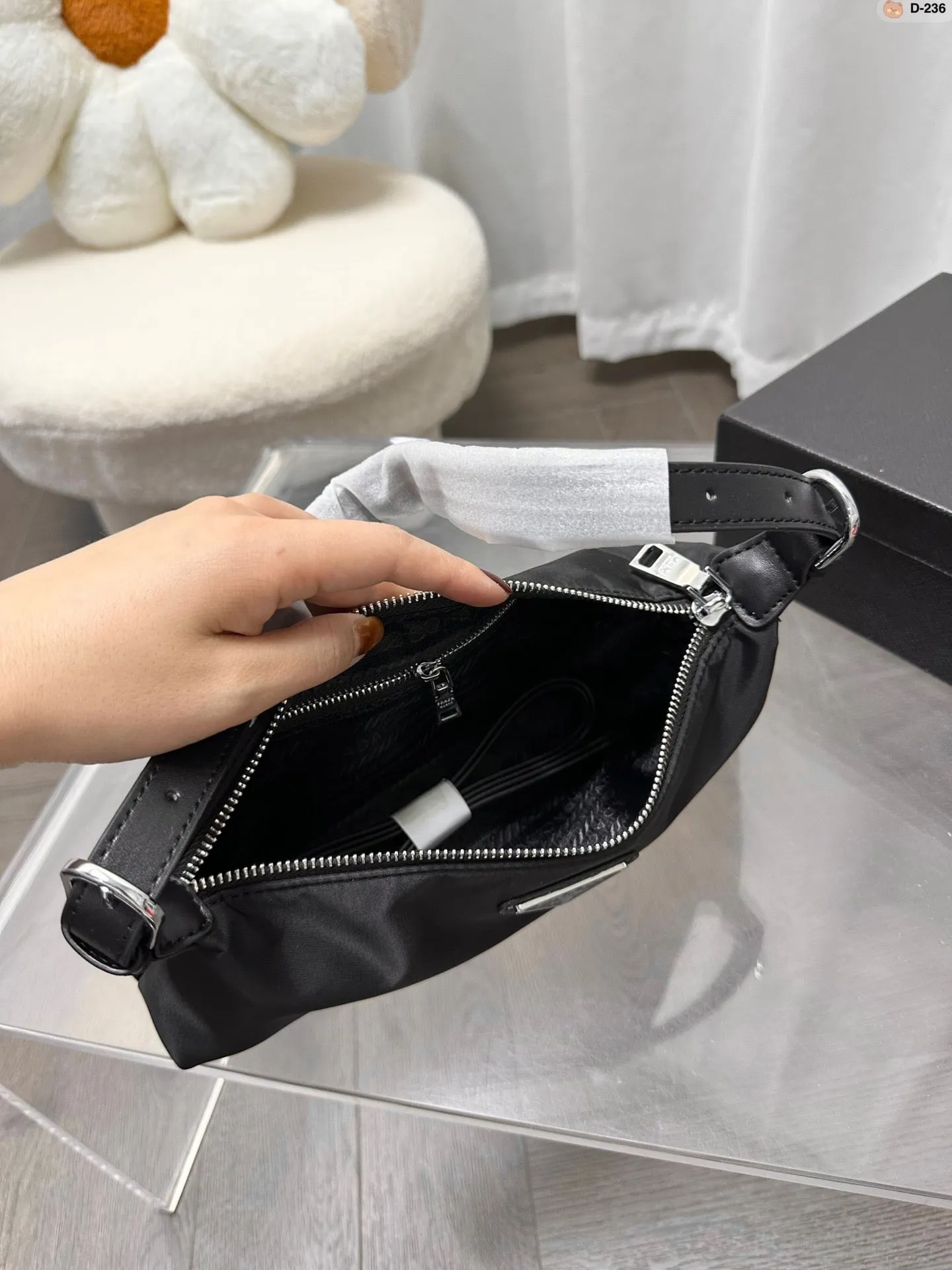 PD194 Hobo Bag / 10.6x2.7x3.9inch
