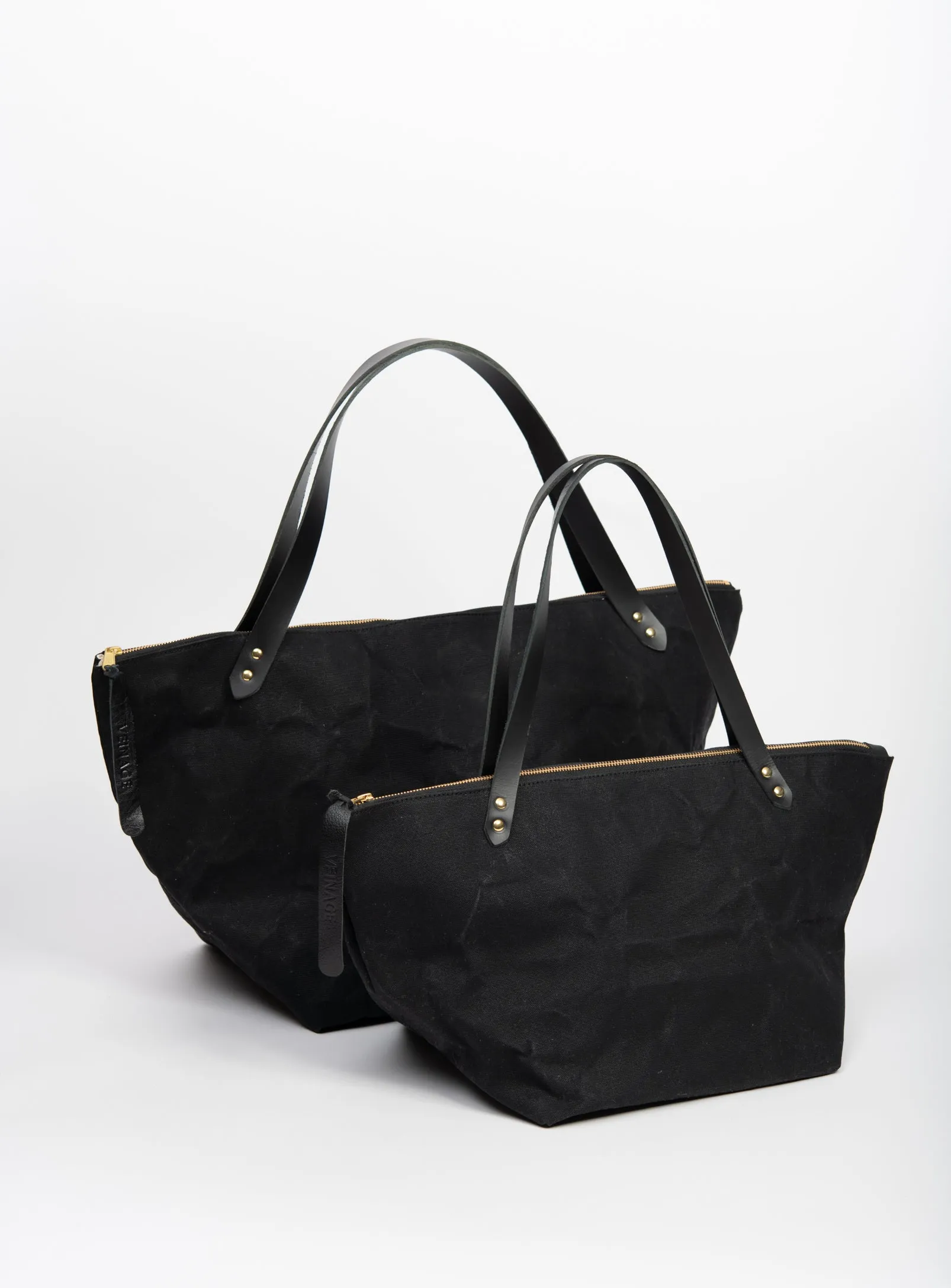 Travel bag in waxed canvas FRONTENAC model