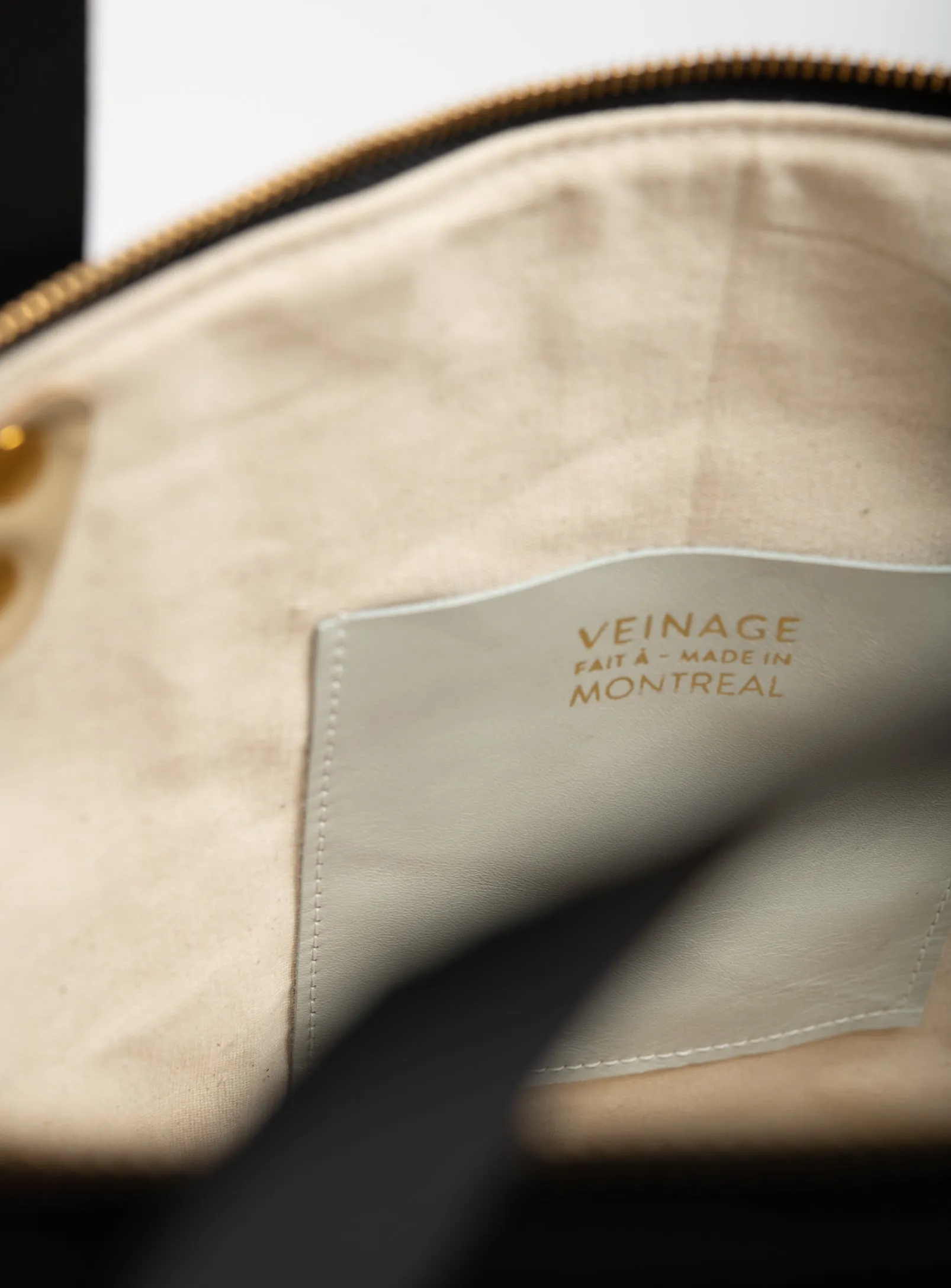 Travel bag in waxed canvas FRONTENAC model