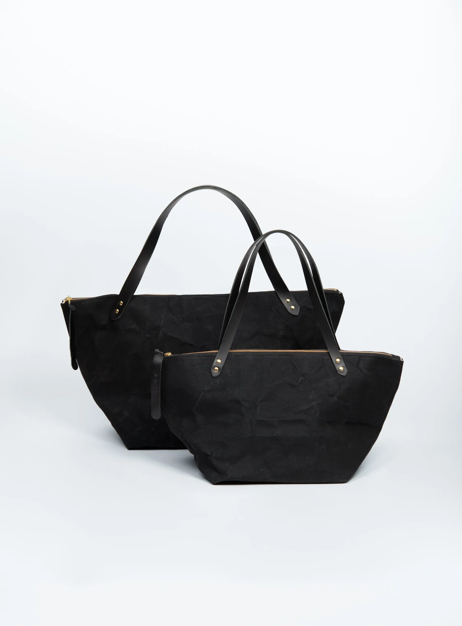 Travel bag in waxed canvas FRONTENAC model